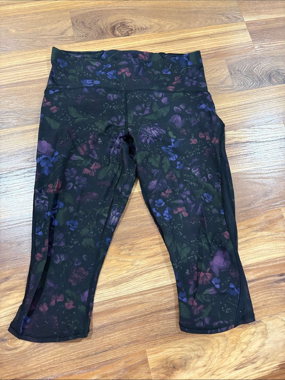 Lululemon Floral Active Capri Leggings great used condition worn 5 times